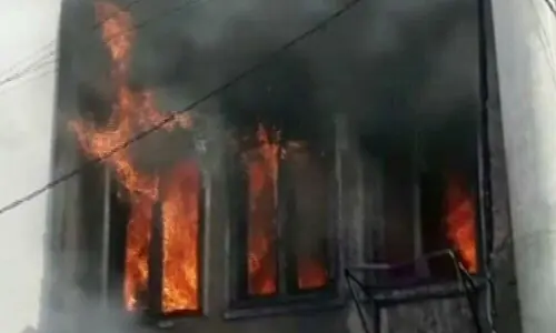 Sector H-9: Massive fire breaks out at Sunday Bazaar
