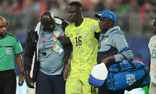 Senegal keeper Mendy out of World Cup clash with Iraq due to knee injury