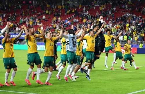 Australia reach World Cup knockout phase after goalless draw with Paraguay