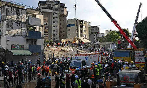 Venezuela quakes kill 1,400 as time running out to find survivors