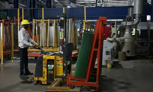 India's May industrial output grows 5.1% y/y on higher electricity output