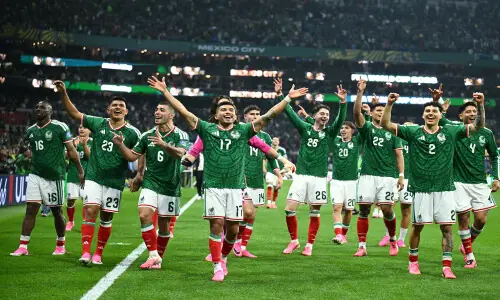 Mexico see off Ecuador to break 40-year World Cup curse