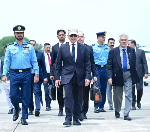 وزیراعظم شہباز شریف سرکاری دورے پر ایران پہنچ گئے