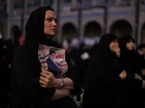 آیت اللہ خامنہ ای کی آخری رسومات، تہران میں ہزاروں افراد کا اجتماع