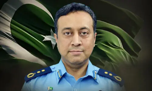 PAF Group captain killed while trying to protect woman PAF Group captain killed while trying to protect woman
