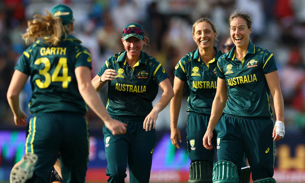 Australia dominate England to win T20 World Cup