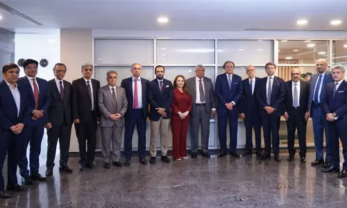 Senator Muhammad Aurangzeb visits Arif Habib Group's Head Office
