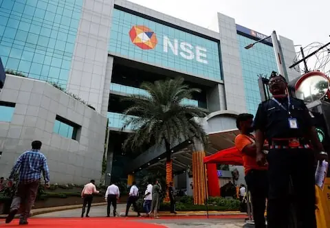 Indian shares set to extend gains on pre-earnings updates, foreign buying