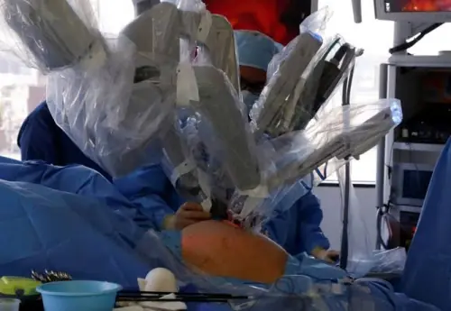Pakistan eyes US expertise in robotic surgery