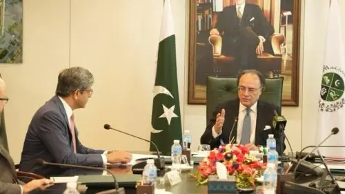Aurangzeb visits SECP, pledges support for capital markets and ease of doing business Aurangzeb visits SECP, pledges support for capital markets and ease of doing business
