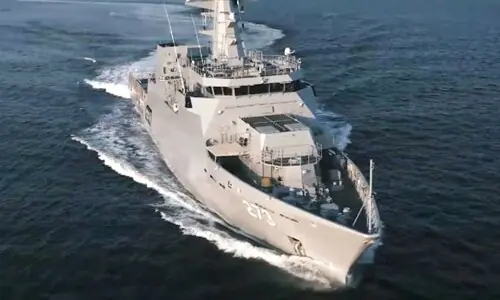 PN rescues 20 crew members from sinking cargo dhow PN rescues 20 crew members from sinking cargo dhow
