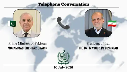 وزیراعظم شہباز شریف کی ایرانی صدر سے گفتگو، تحمل سے کام لینے پر زور، امن کے لیے پاکستان کے کردار کا اعادہ وزیراعظم شہباز شریف کی ایرانی صدر سے گفتگو، تحمل سے کام لینے پر زور، امن کے لیے پاکستان کے کردار کا اعادہ