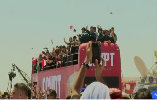 فیفا ورلڈ کپ میں بہترین کارکردگی دکھانے والی مصری فٹبال ٹیم کا وطن واپسی پر شاندار استقبال