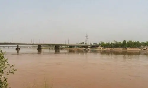 Encroaching on the Ravi floodplain