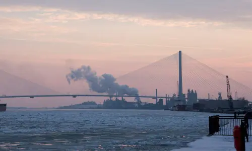 US, Canada strike deal on tolls to let new bridge open on 27th