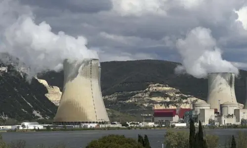 France powers down nuclear reactors over heatwave France powers down nuclear reactors over heatwave
