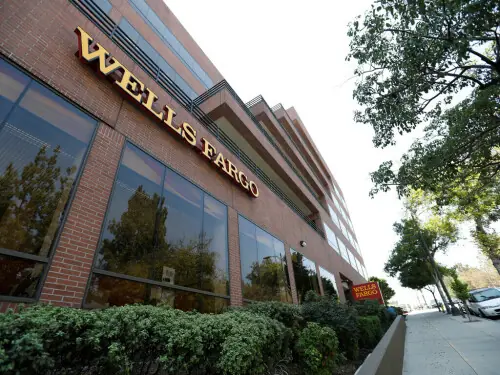 Wells Fargo profit jumps on interest income boost, trading windfall Wells Fargo profit jumps on interest income boost, trading windfall