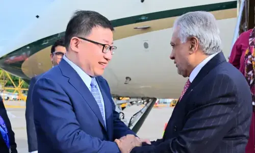 نائب وزیراعظم اسحاق ڈار عالمی مصنوعی ذہانت کانفرنس میں شرکت کے لیے چین پہنچ گئے