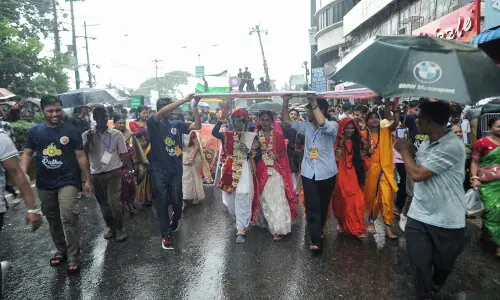 At least one dead, 100 injured in crush at Indian chariot festival