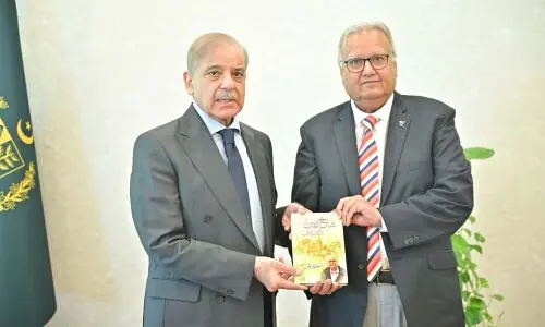 PM lauds Dr Farooq&rsquo;s literary, scholarly contributions