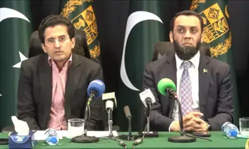 حکومت پٹرولیم مصنوعات کی قیمتوں کا روزانہ جائزہ لے گی