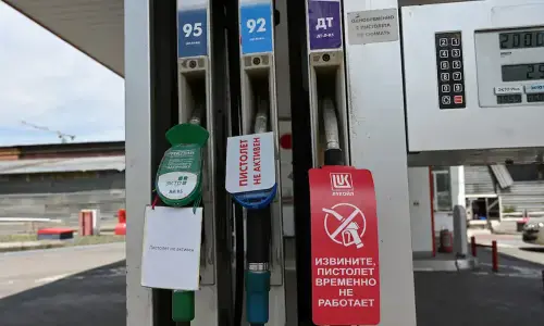 No fuel, no patience: Russians endure fuel shortages No fuel, no patience: Russians endure fuel shortages