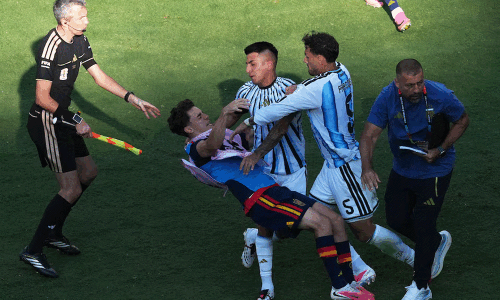 Tempers flare at end of Spain-Argentina World Cup final Tempers flare at end of Spain-Argentina World Cup final