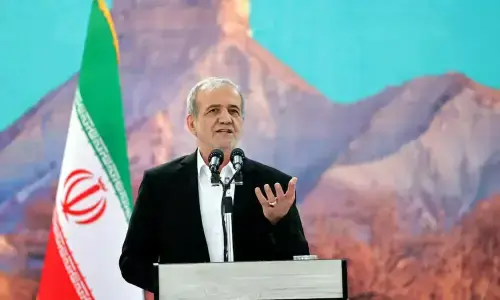 ایران امریکہ کے ساتھ بڑے پیمانے کی جنگ میں مصروف ہے، مسعود پزشکیان