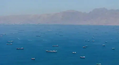 باب المندب کی ناکہ بندی کی دھمکی، عالمی توانائی بحران مزید گہرا ہونے کا خدشہ