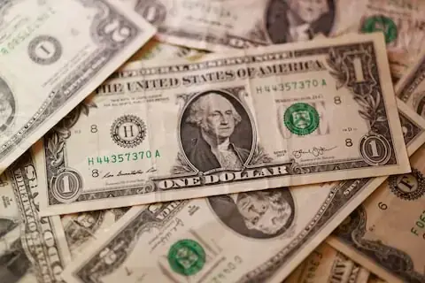 US-Iran tensions underpin dollar as yen nears 40-year low