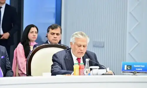 اسحاق ڈار کا ایس سی او سے افغانستان میں طالبان حکومت کو دہشت گردی پر جوابدہ ٹھہرانے کا مطالبہ اسحاق ڈار کا ایس سی او سے افغانستان میں طالبان حکومت کو دہشت گردی پر جوابدہ ٹھہرانے کا مطالبہ