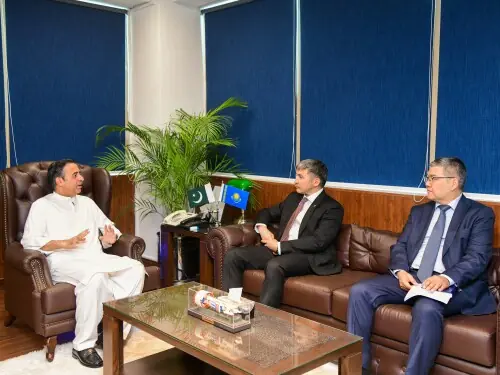 Pakistan offers ports for Kazakh cargo transit