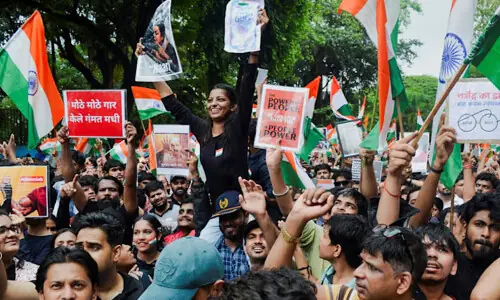 India lawmakers endorse stricter exam leak penalties