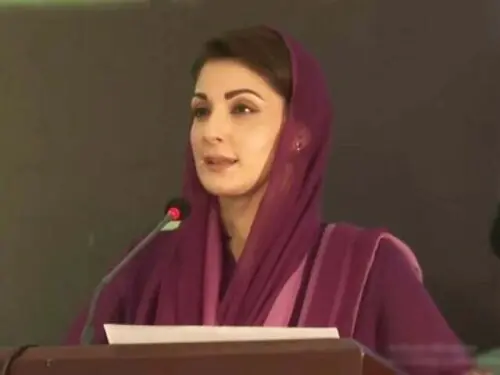CM greets woman boxer