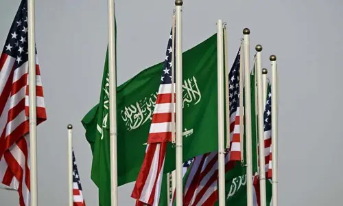 Saudi defence official visits US