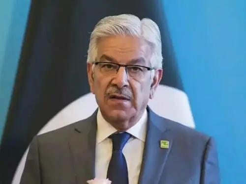 Asif says he ‘more or less agrees with Naqvi’s views’ Asif says he ‘more or less agrees with Naqvi’s views’