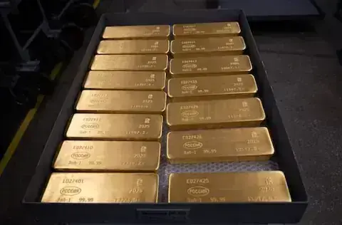 Gold gains as oil slumps after Trump holds off on Iran attack