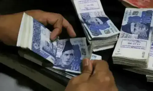 ڈالر کے مقابلے میں روپے کی پیش قدمی جاری