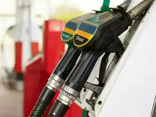 Govt decreases petrol price by Rs4.08, diesel's by Rs2.45 per litre Govt decreases petrol price by Rs4.08, diesel's by Rs2.45 per litre