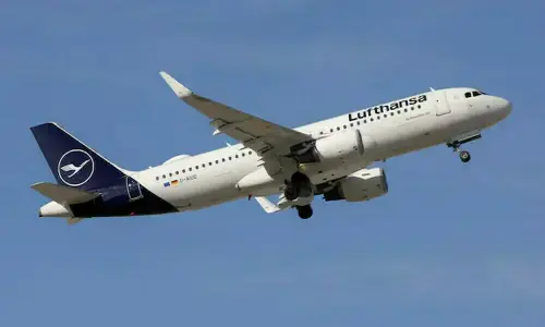 Lufthansa sets 2026 profit forecast after Q2 EBIT hit by fuel costs