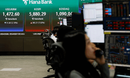 South Korean stocks extend losses, market ramps up bets on another rate hike