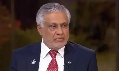 نائب وزیرِ اعظم اسحاق ڈار کی بیت المقدس سے متعلق وزرائے خارجہ اجلاس میں شرکت کے لیے اردن روانگی