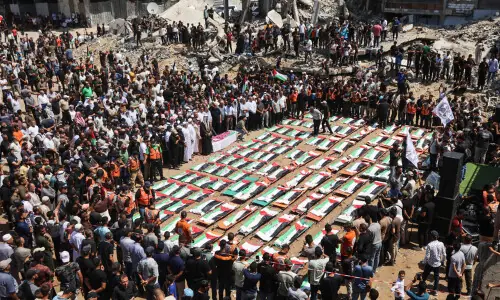 Gazans hold mass funeral for those killed during Israeli aggression