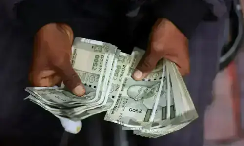 Indian rupee ongoing rally backed by ebbing Fed hike odds, soft oil