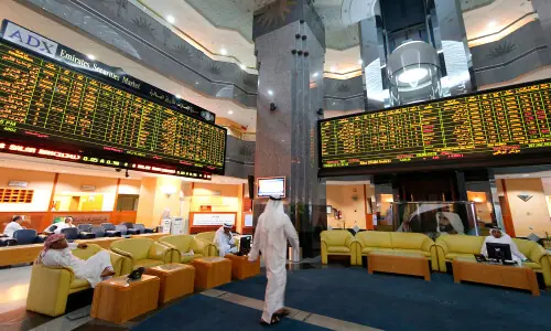 Dubai edges higher, Abu Dhabi falls amid Middle East tensions
