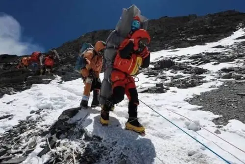 Nepal rescuers find bodies of five climbers killed last year
