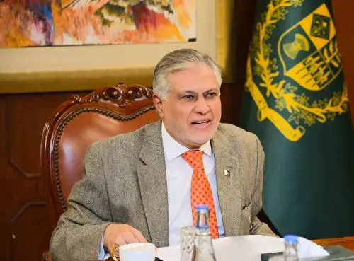 Dar, Canadian FM discuss Makkah agreement