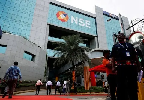 Indian shares set to gain as soft US jobs data offsets oil worries