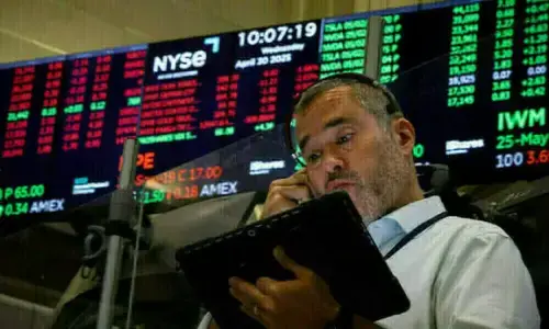 Wall St ticks lower as markets monitor Hormuz situation; data awaited