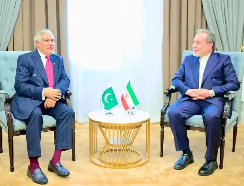 Dar, Araghchi talk on Makkah Agreement